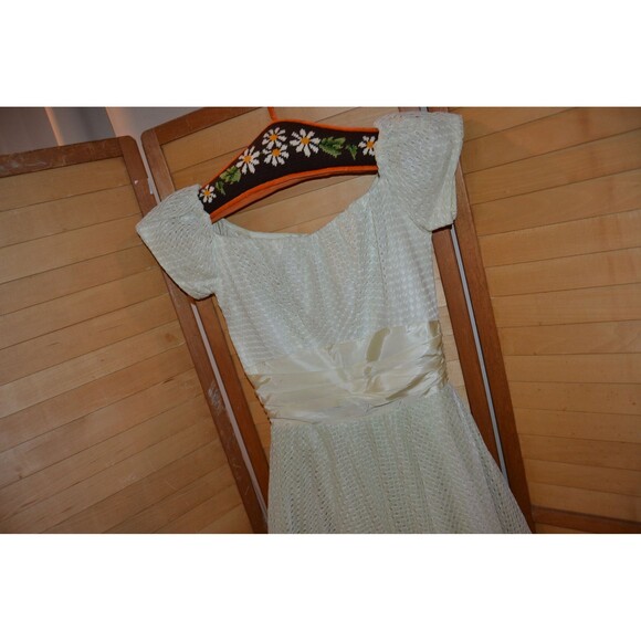 Vintage Gown 1950s Punched Eyelet Light Sage Full Swing with Sash - Picture 5 of 8